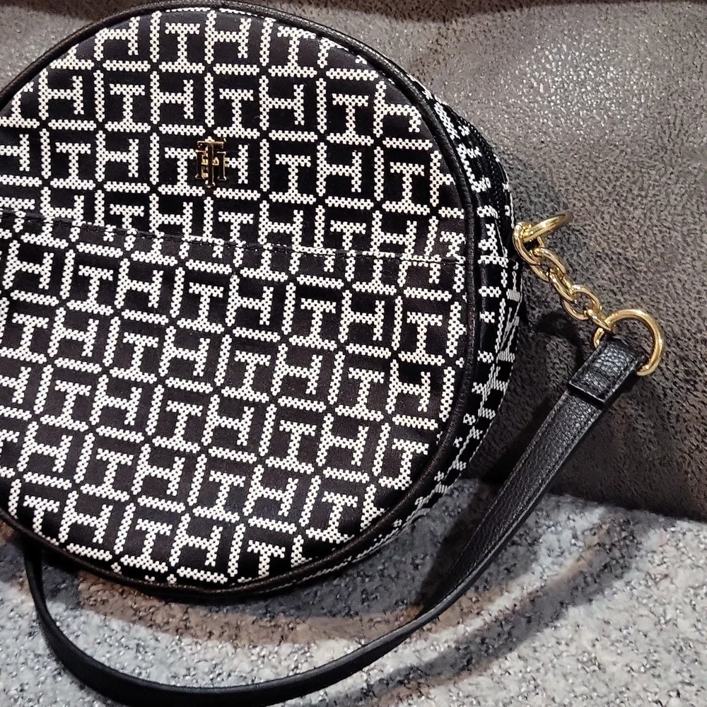 Tommy Hilfiger Crossbody Bag - Picture 3 of 12